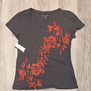 New York & Company Gray and Red Floral Short Sleeve Tee